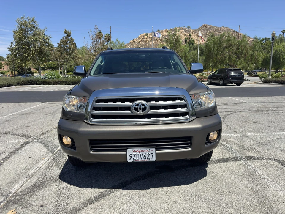 2010 Toyota Sequoia 2nd Gen - Image 9 of 31