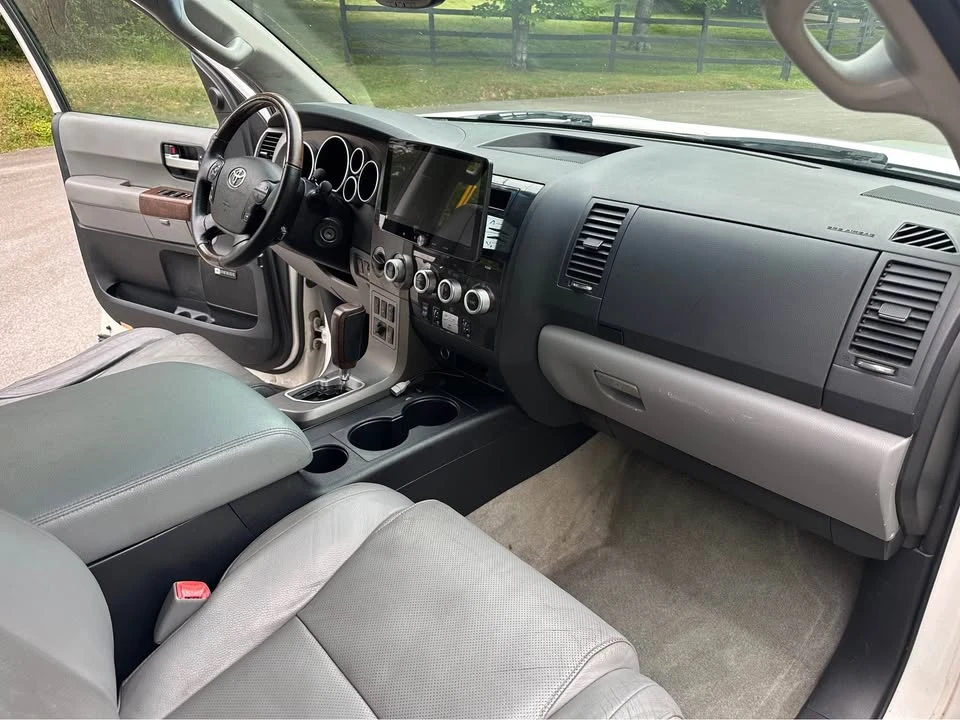 2010 Toyota Sequoia 2nd Gen - Image 11 of 20