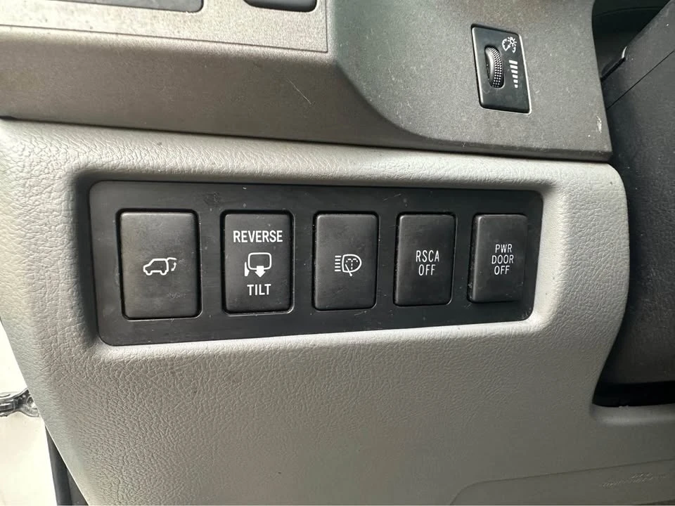 2010 Toyota Sequoia 2nd Gen - Image 16 of 20
