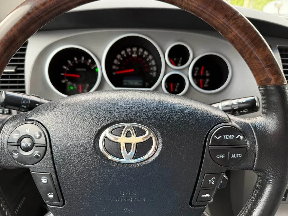 2010 Toyota Sequoia 2nd Gen - Image 15 of 19
