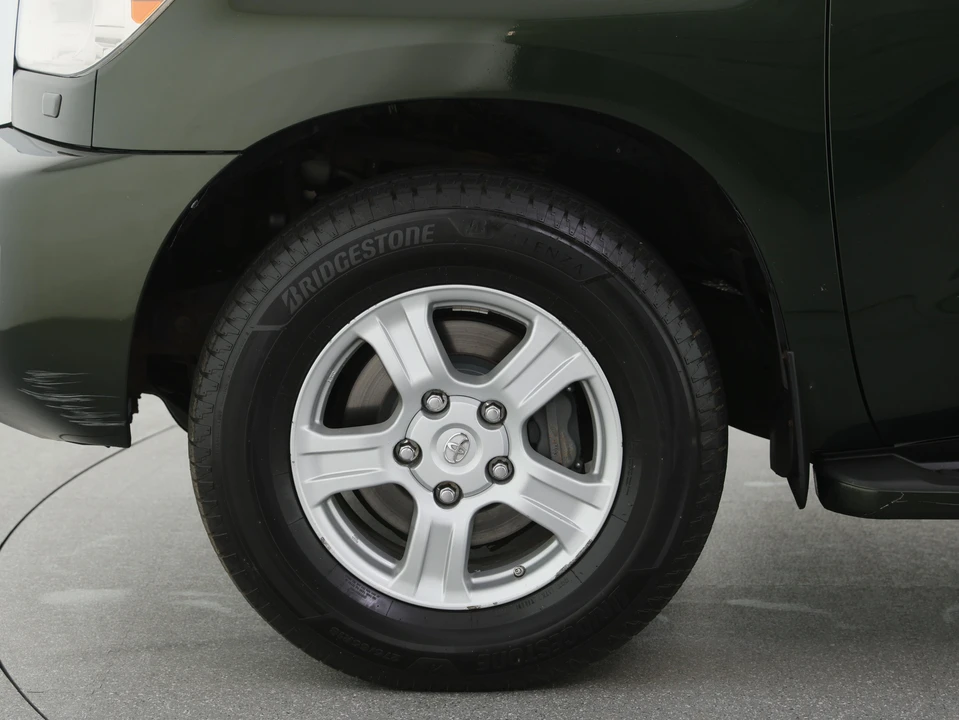 2010 Toyota Sequoia 2nd Gen - Image 25 of 31