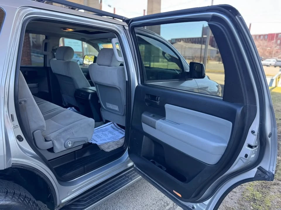 2010 Toyota Sequoia 2nd Gen - Image 14 of 20