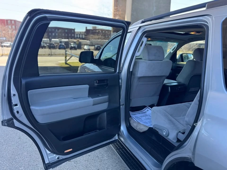2010 Toyota Sequoia 2nd Gen - Image 11 of 20
