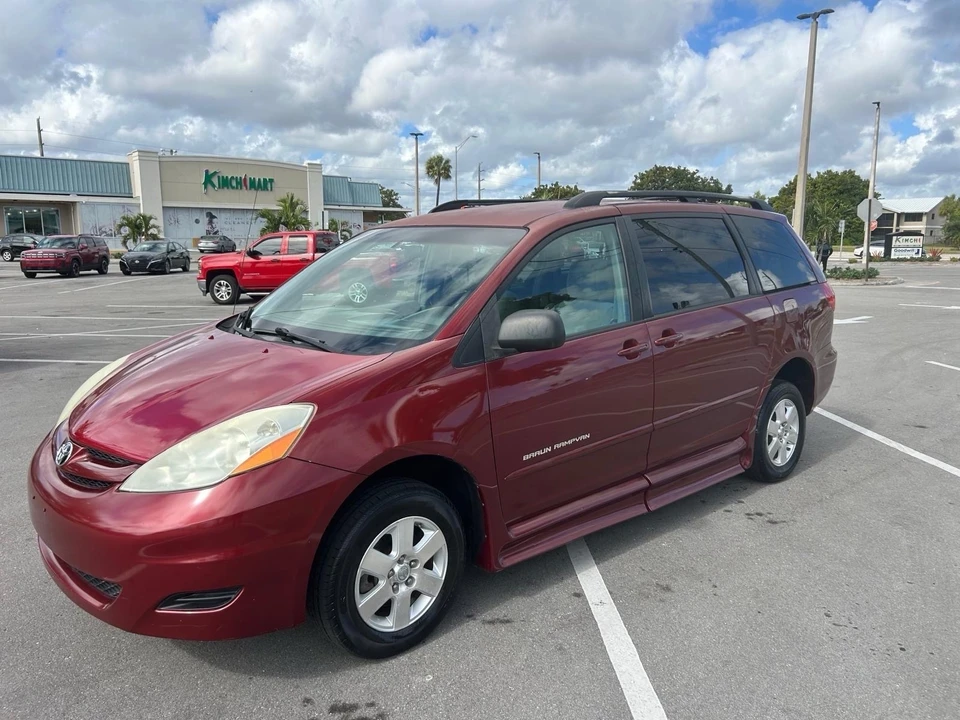 2010 Toyota Sienna 2nd Gen - Image 5 of 21