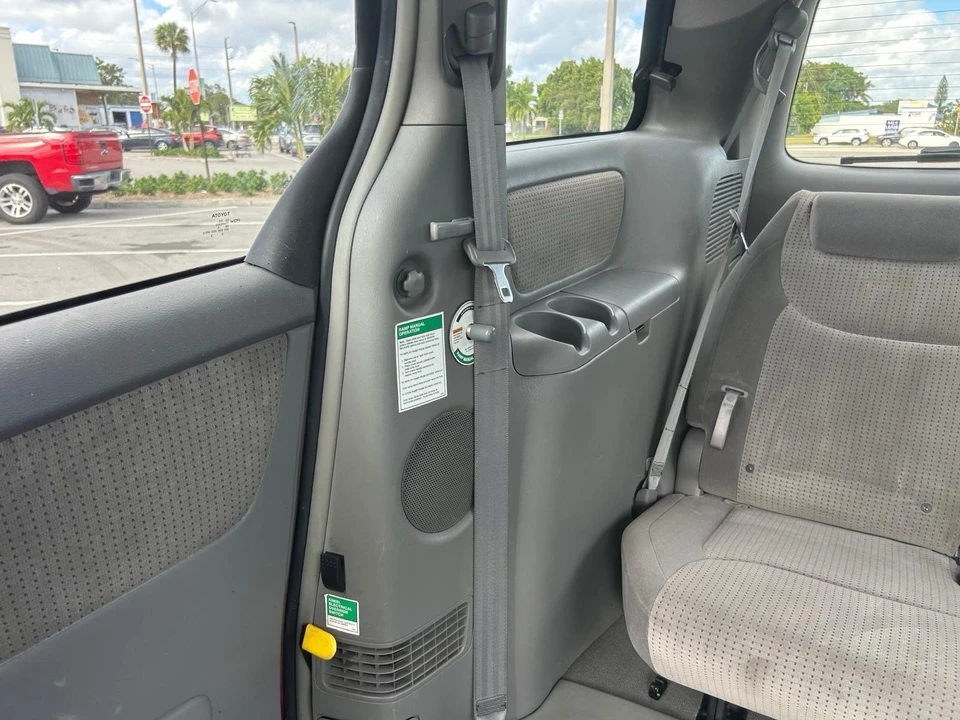 2010 Toyota Sienna 2nd Gen - Image 16 of 21