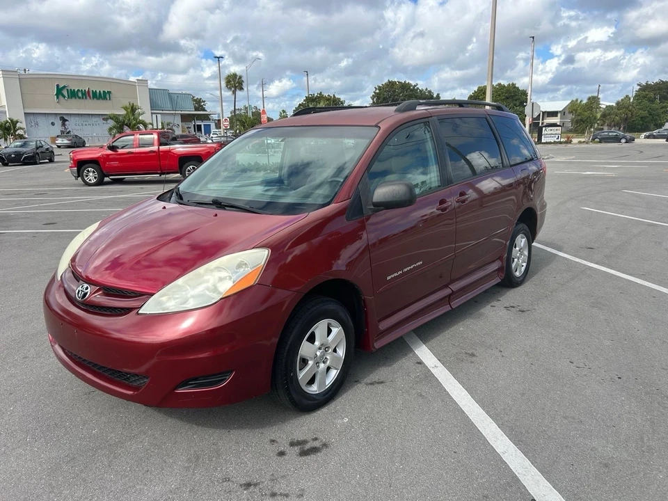 2010 Toyota Sienna 2nd Gen - Image 6 of 21