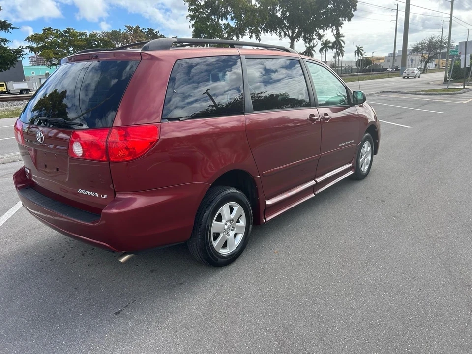 2010 Toyota Sienna 2nd Gen - Image 10 of 21