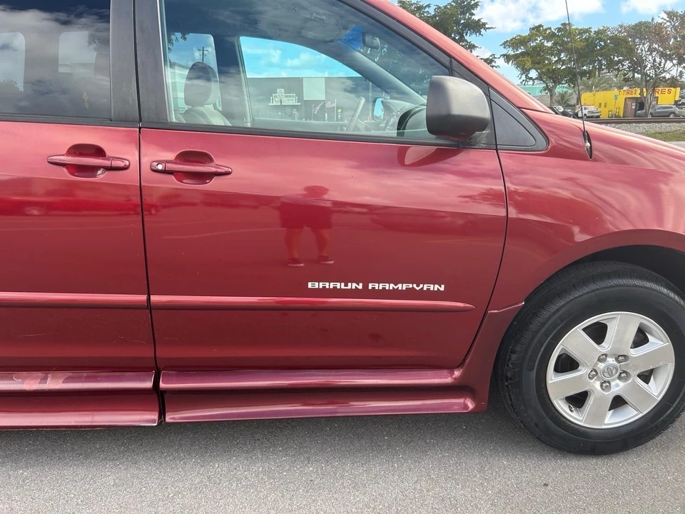 2010 Toyota Sienna 2nd Gen - Image 9 of 21