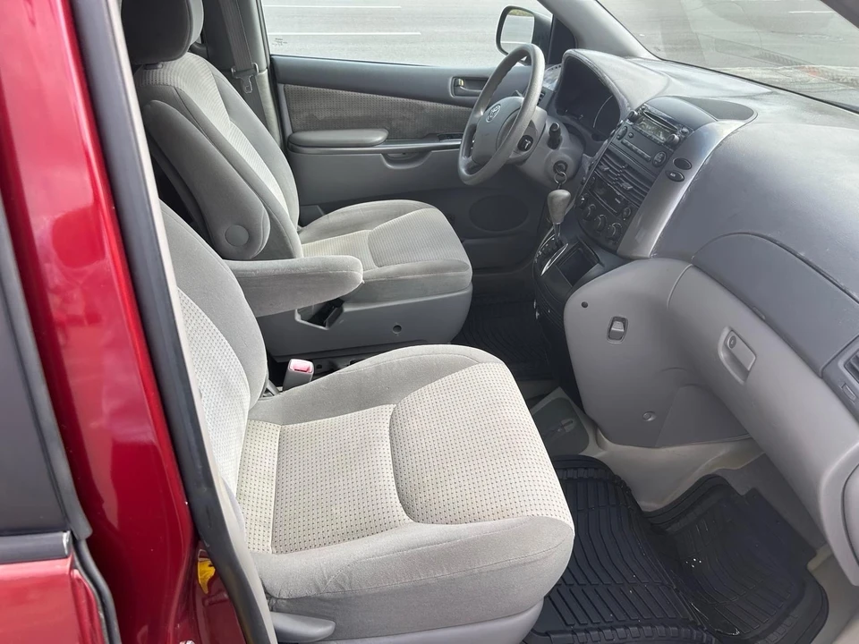 2010 Toyota Sienna 2nd Gen - Image 15 of 21