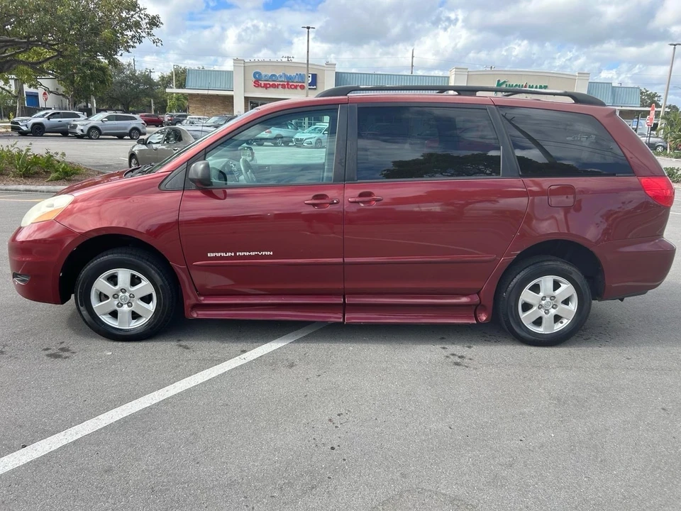 2010 Toyota Sienna 2nd Gen - Image 4 of 21