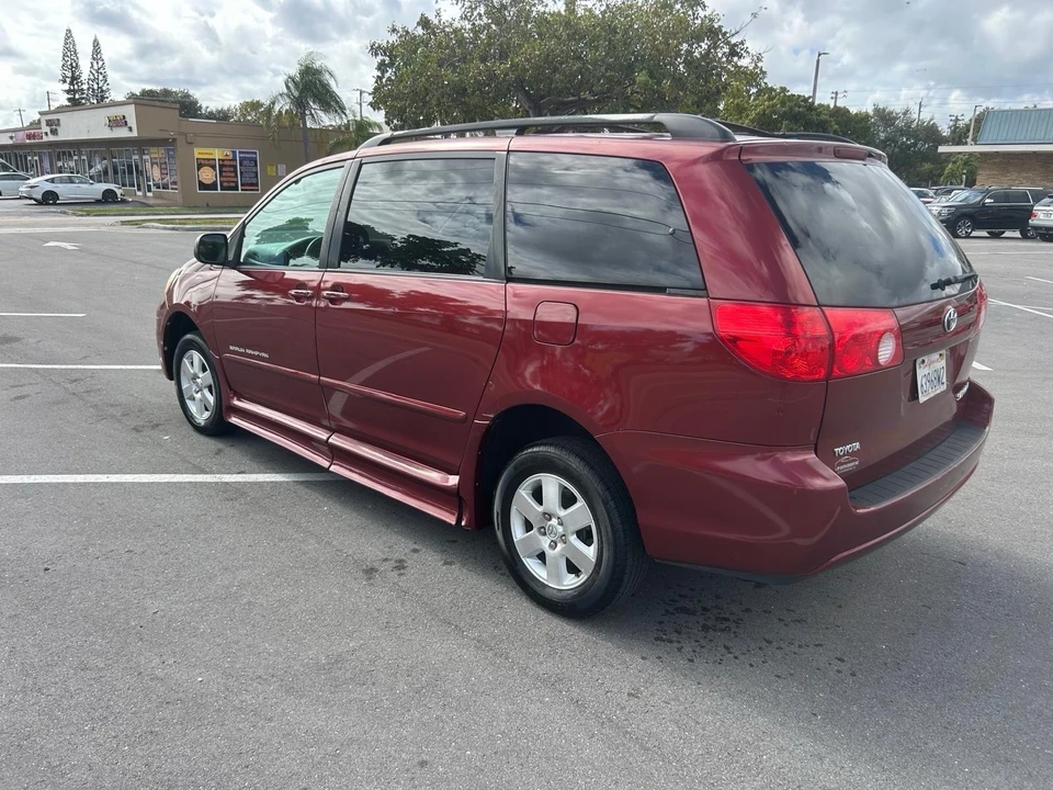 2010 Toyota Sienna 2nd Gen - Image 8 of 21
