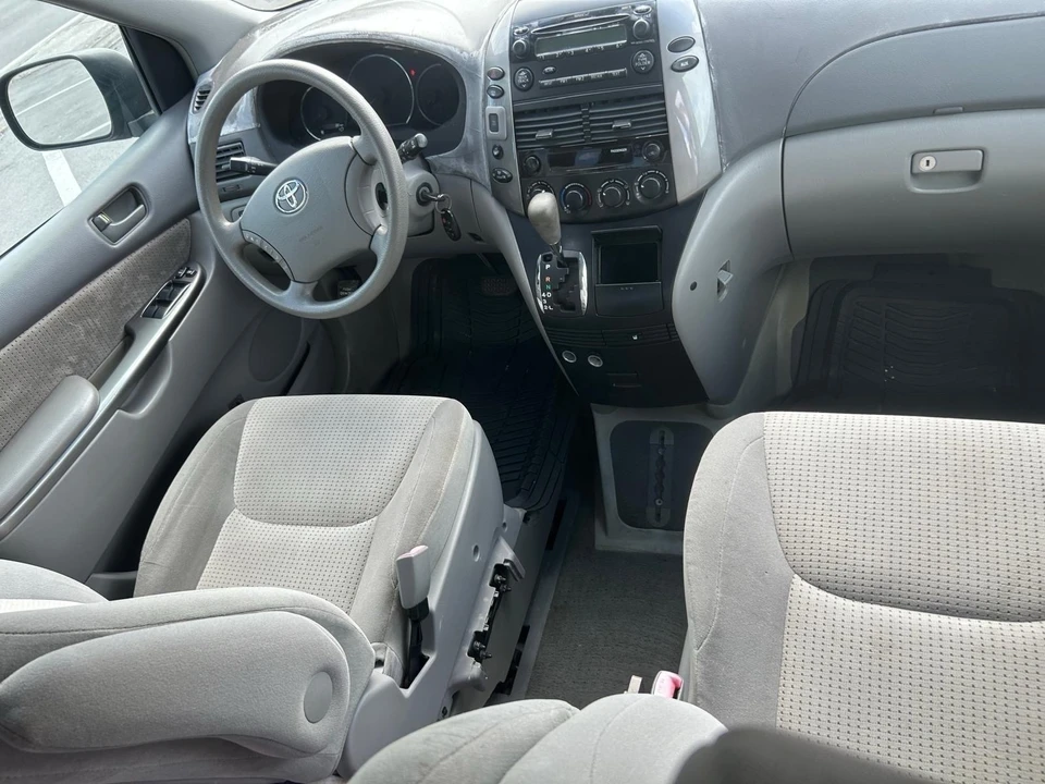 2010 Toyota Sienna 2nd Gen - Image 19 of 21