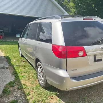 2010 Toyota Sienna LE Minivan