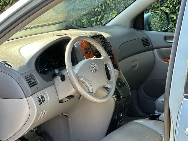 2010 Toyota Sienna 2nd Gen - Image 15 of 21