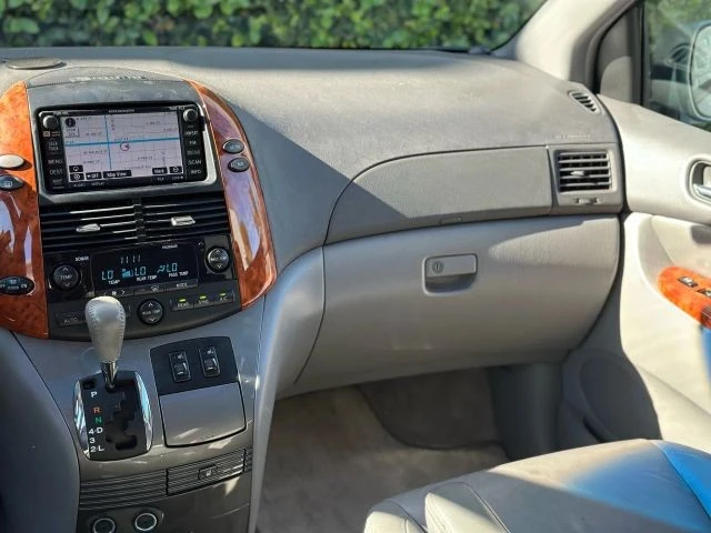 2010 Toyota Sienna 2nd Gen - Image 17 of 21