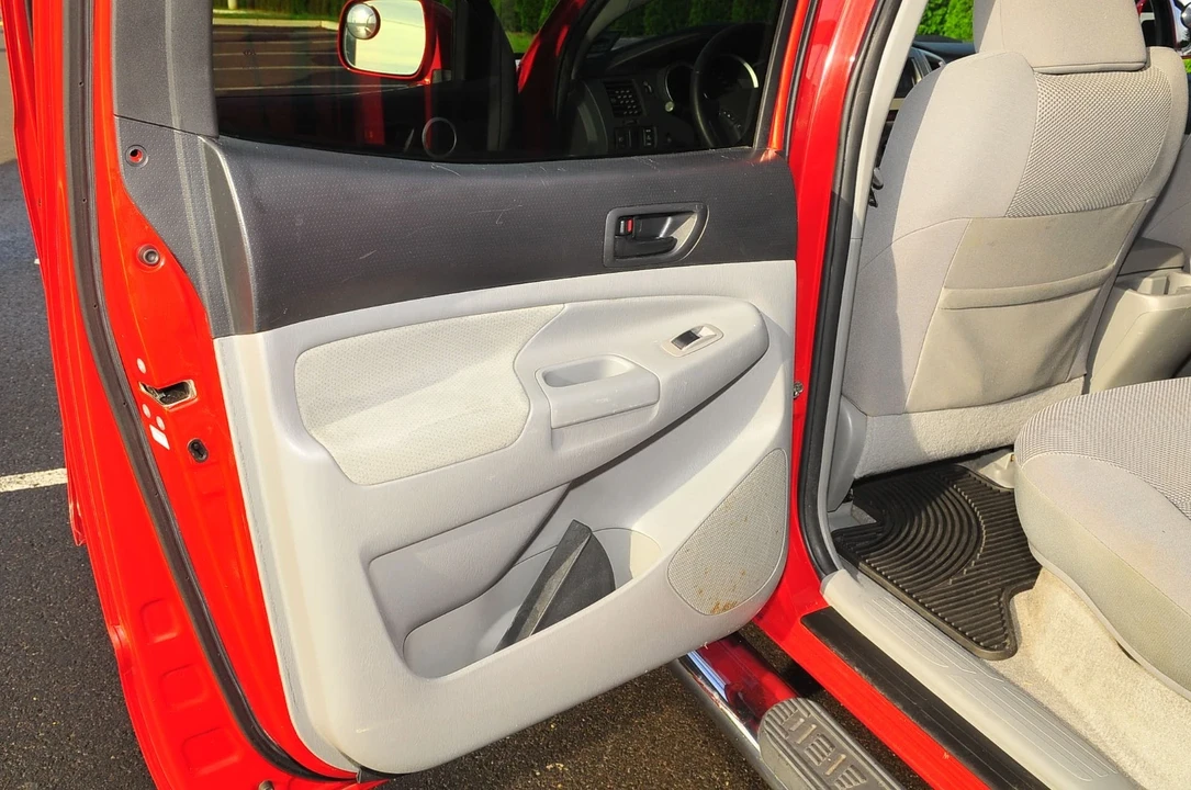 2010 Toyota Tacoma 2nd Gen - Image 11 of 21