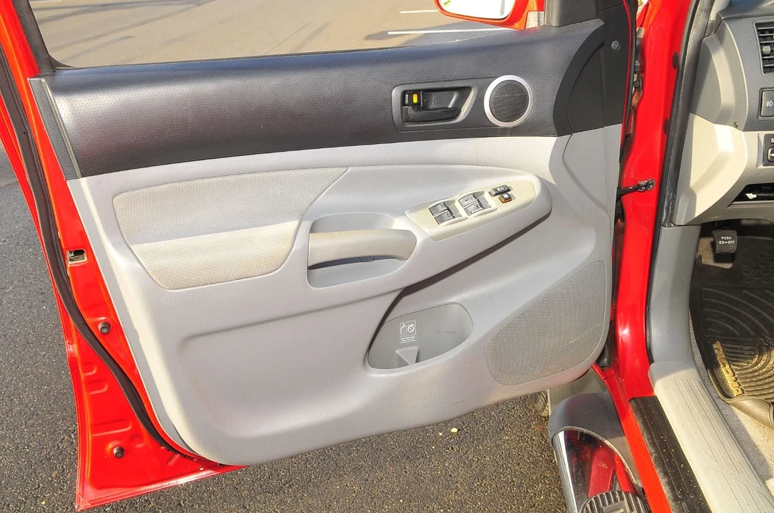 2010 Toyota Tacoma 2nd Gen - Image 6 of 21