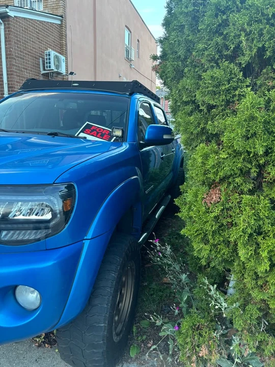 2010 Toyota Tacoma 2nd Gen - Image 2 of 7