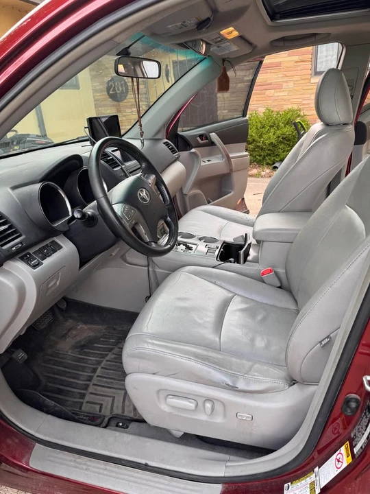 2010 Toyota Highlander - Image 2 of 11