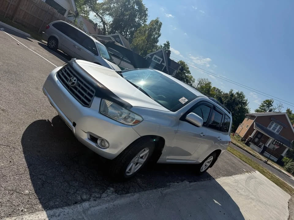 2010 Toyota Highlander - Image 2 of 14