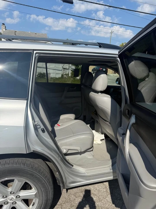 2010 Toyota Highlander - Image 12 of 14