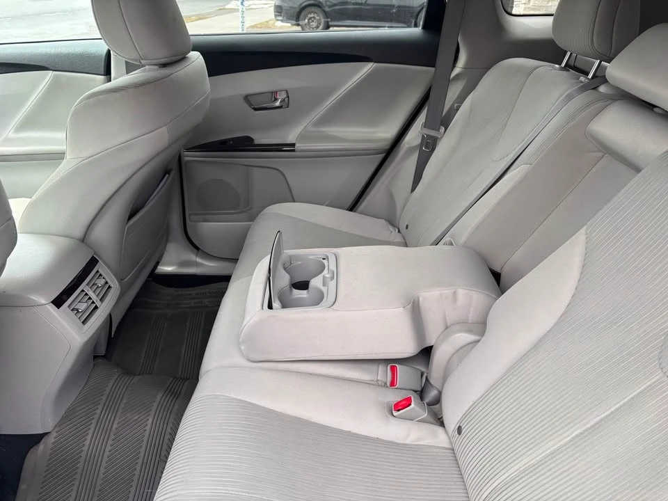 2010 Toyota Venza - Image 6 of 8