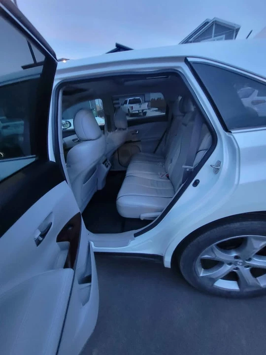 2010 Toyota Venza - Image 13 of 17
