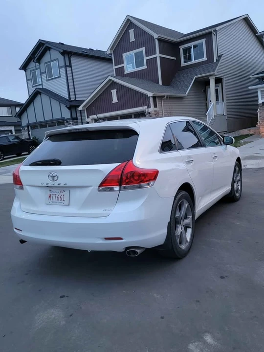 2010 Toyota Venza - Image 3 of 17