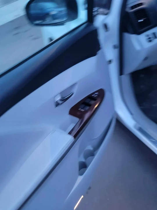 2010 Toyota Venza - Image 7 of 17
