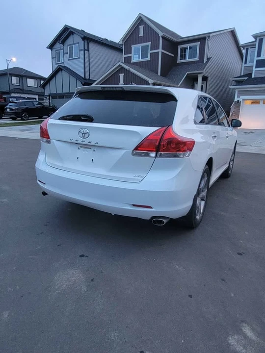 2010 Toyota Venza - Image 4 of 17