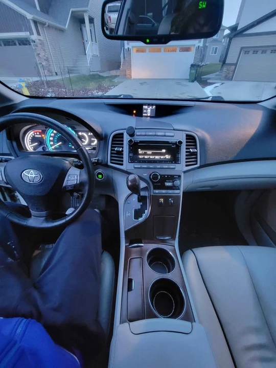 2010 Toyota Venza - Image 9 of 17