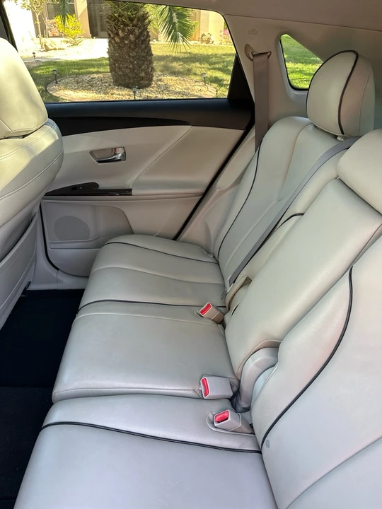 2010 Toyota Venza - Image 17 of 21