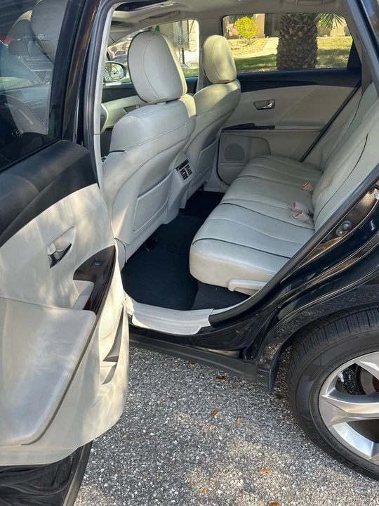 2010 Toyota Venza - Image 16 of 21