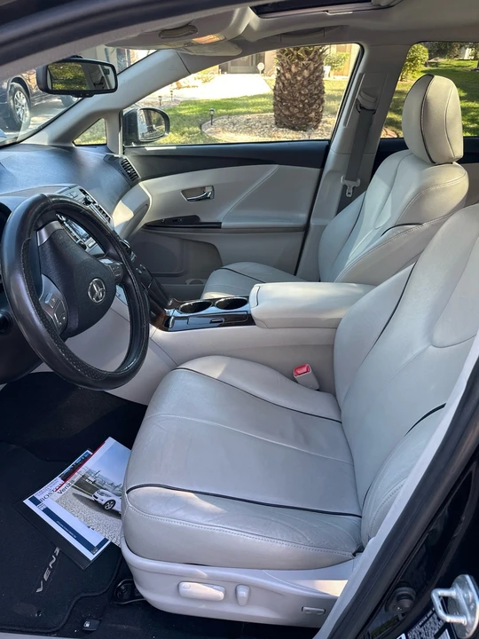 2010 Toyota Venza - Image 15 of 21