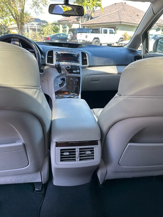 2010 Toyota Venza - Image 18 of 21