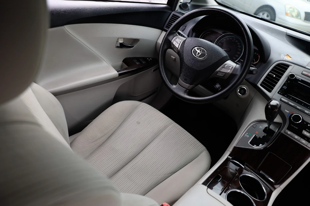 2010 Toyota Venza - Image 20 of 21