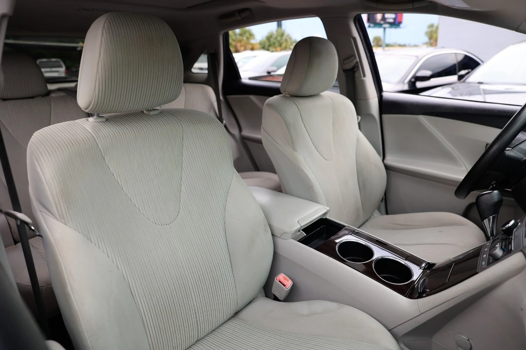 2010 Toyota Venza - Image 16 of 21