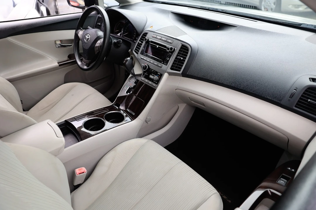 2010 Toyota Venza - Image 18 of 21