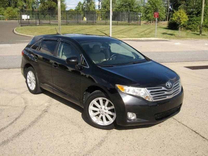 2010 Toyota Venza - Image 2 of 12
