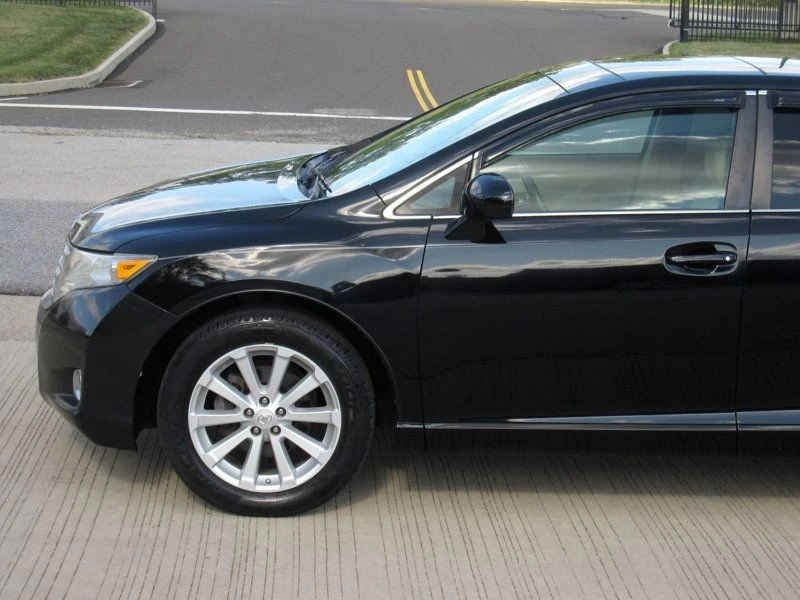 2010 Toyota Venza - Image 7 of 12