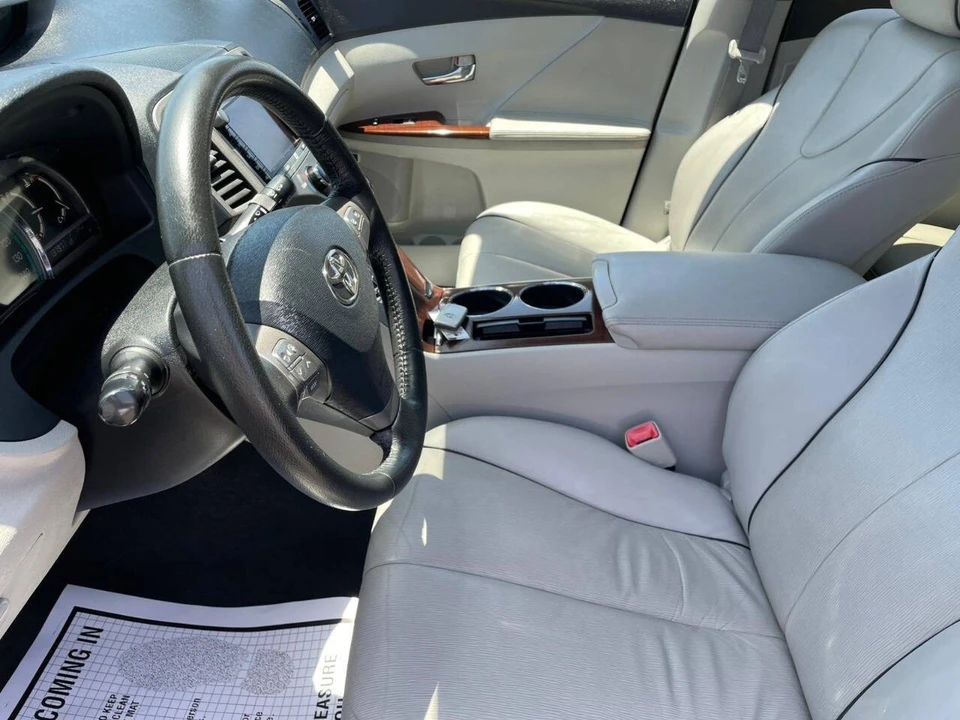 2010 Toyota Venza - Image 7 of 17