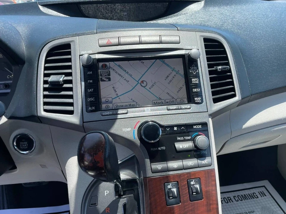 2010 Toyota Venza - Image 12 of 17