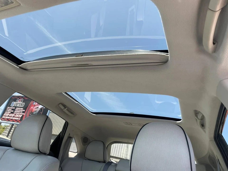 2010 Toyota Venza - Image 11 of 17