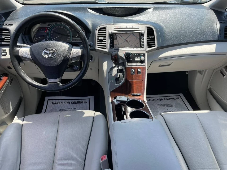 2010 Toyota Venza - Image 10 of 17