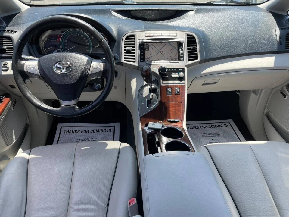 2010 Toyota Venza - Image 10 of 17