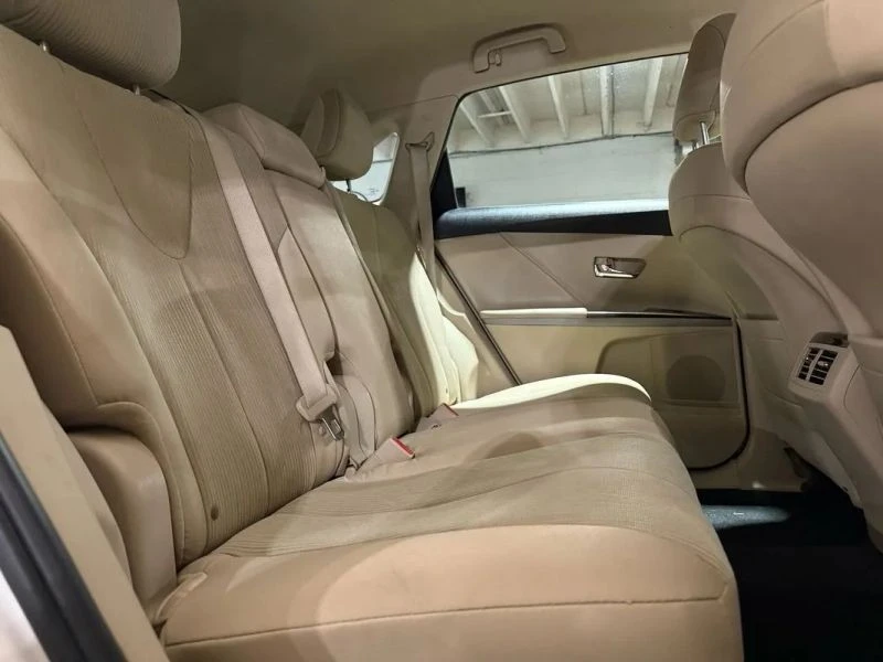 2010 Toyota Venza - Image 11 of 12