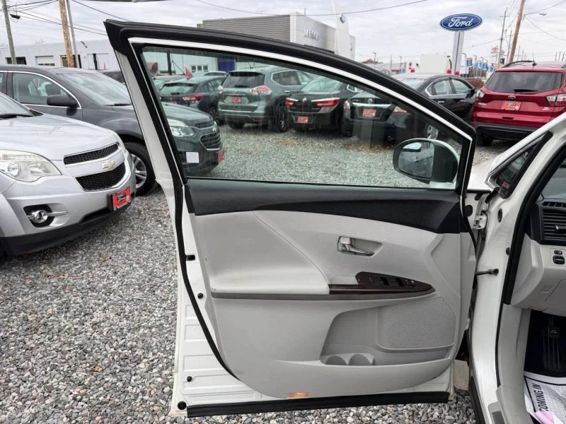 2010 Toyota Venza - Image 9 of 12