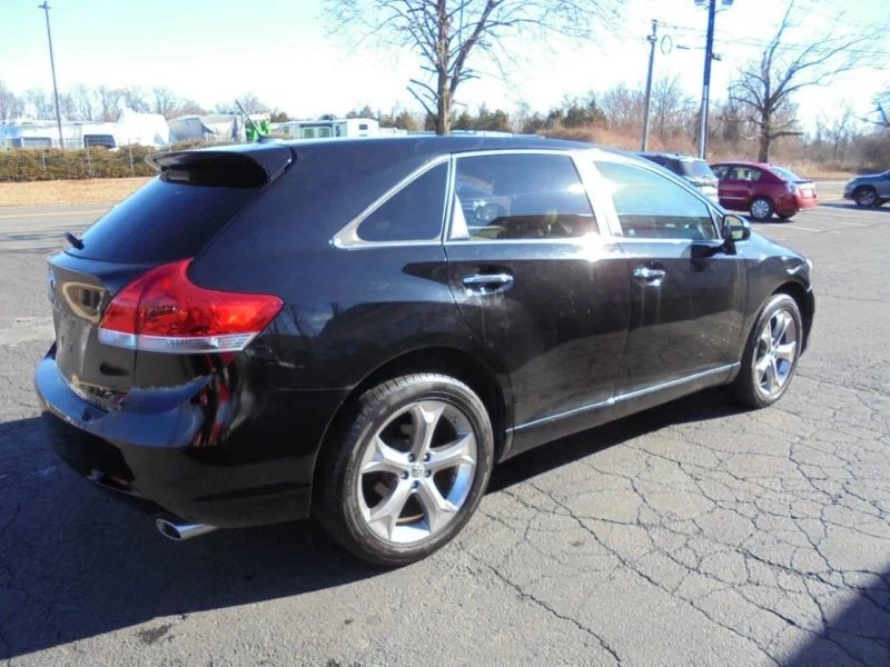 2010 Toyota Venza - Image 8 of 12