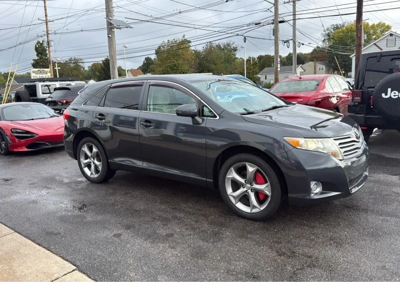 2010 Toyota Venza - Image 11 of 12