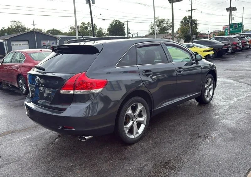 2010 Toyota Venza - Image 8 of 12